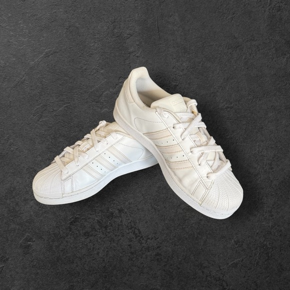 Iconic Adidas Superstar White with the Cream stripes Shell Toe Sneakers sz 6 - Picture 3 of 6